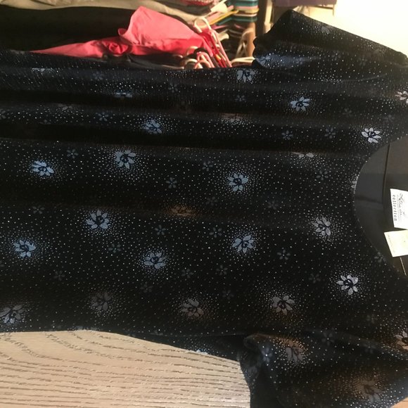 Dresses & Tops - Picture 3 of 5